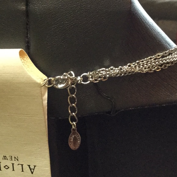 Beautiful costume necklace - Picture 2 of 4